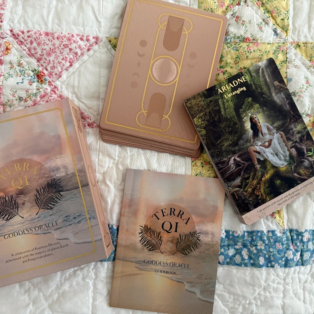 Card Games — Terra Qi Goddess Oracle Deck - Picture 3 of 4